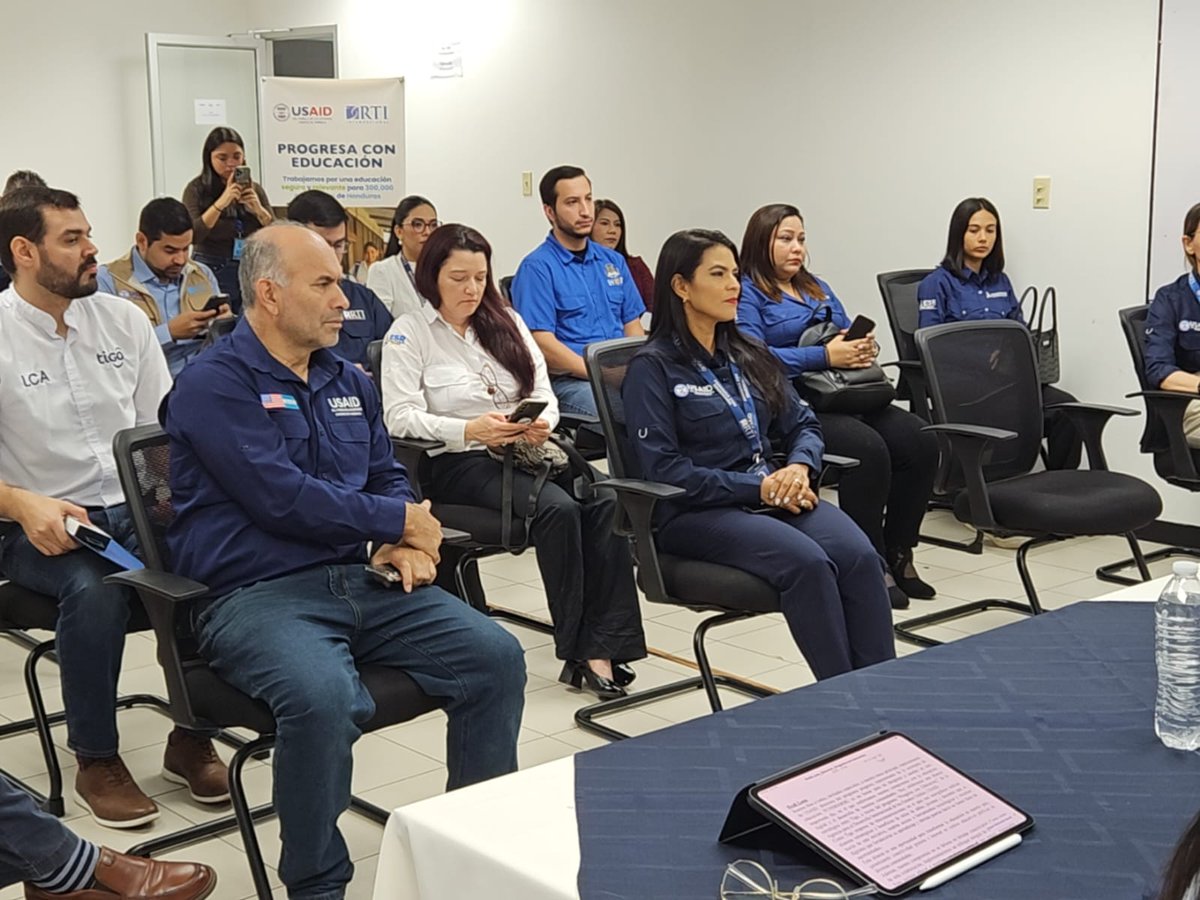 En el marco del Proyecto Progresa con Educación, celebramos la firma de una carta de entendimiento que permitirá que hasta 1,000 centros educativos en todo el país cuenten con conectividad a internet gracias al compromiso social de Tigo Honduras.