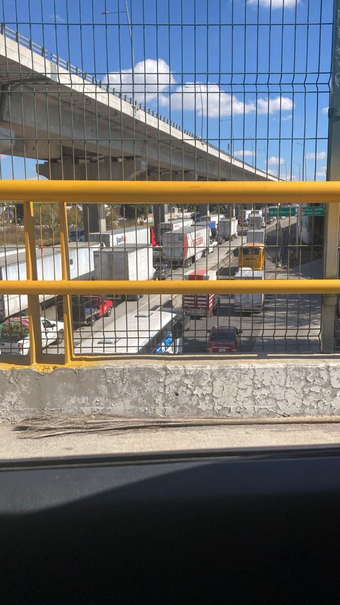 AlcanceDiario's tweet image. #ReporteVial
Se registra tráfico en la pista con sentido a #Bosques la altura de #LaMaria; tome previsiones 🚨.