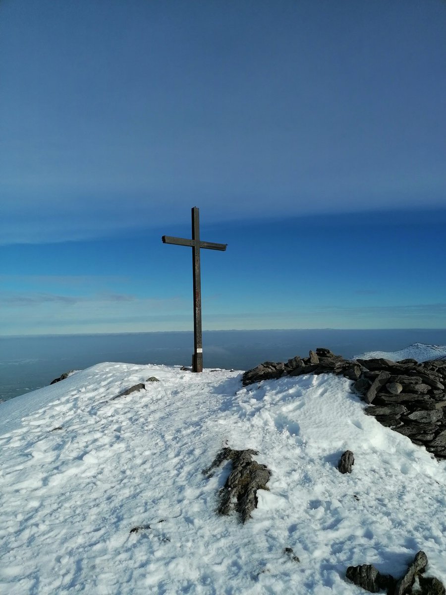 OlgaOSullivan's tweet photo. Top of Ireland last Saturday #mountains #snow #Ireland #hiking @IrelandWalking @HiPointIreland https://t.co/rtqvPqoy9e