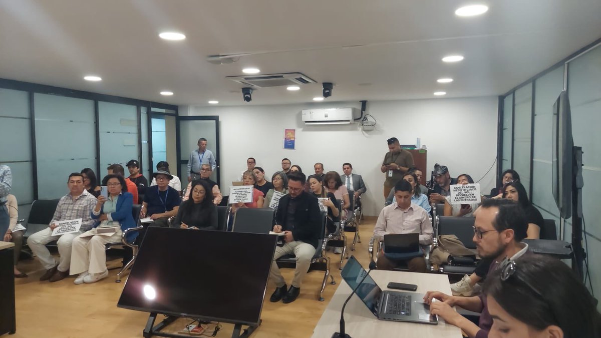 Exigiendo se cumplan nuestros derechos. 

#estafamessi10 <a href="/MessiCirque/">Messi10 by Cirque du Soleil</a> 
<a href="/teleamazonasec/">Teleamazonas</a> <a href="/FiscaliaEcuador/">Fiscalía Ecuador</a> 
<a href="/janethinostroza/">Janet Hinostroza</a> <a href="/lahistoriaec/">LaHistoria</a> <a href="/UdlaChannelEc/">Udla Channel</a>