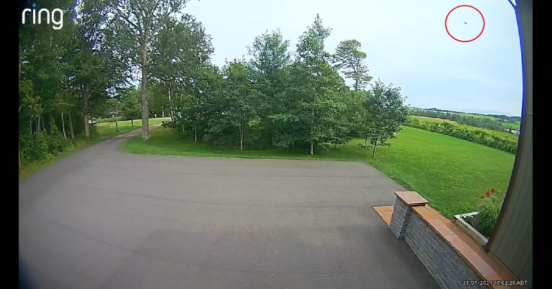 🫣 Vous n'avez jamais vu une météorite tomber à vos pieds ? Et bien voilà 👇
cieletespace.fr/actualites/une…
(à regarder avec le son...)