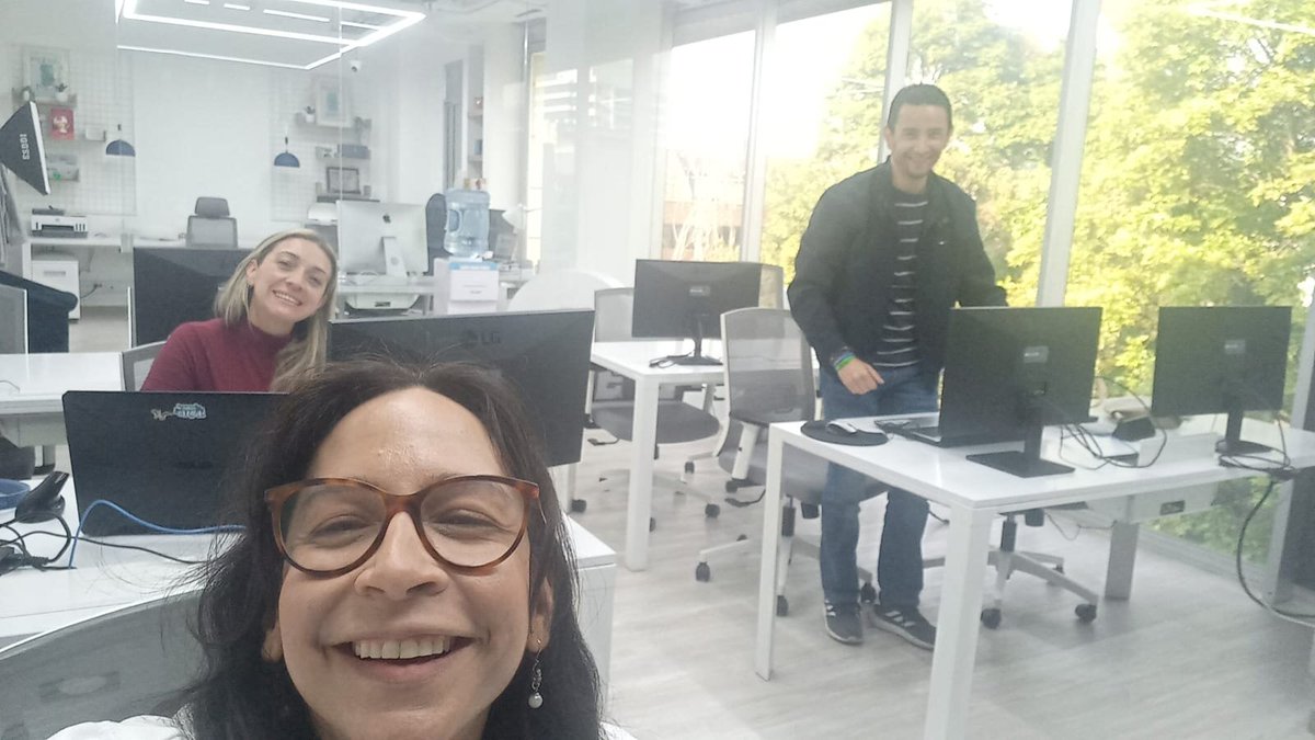 AdrianaPosso3's tweet photo. @HyenukChu , hoy retomamos tu propuesta de aprovechar las instalaciones de la Oficina CDI Bogotá para operar en grupo, compartir nuestras ideas y retroalimentarnos. Gracias por pensar en cada detalle: las pantallas, el ambiente silencioso, la pasamos genial. Volveremos pronto https://t.co/v2ZyI4ak40