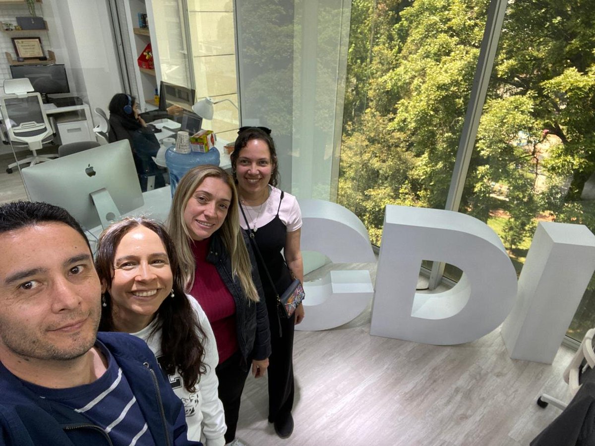 AdrianaPosso3's tweet photo. @HyenukChu , hoy retomamos tu propuesta de aprovechar las instalaciones de la Oficina CDI Bogotá para operar en grupo, compartir nuestras ideas y retroalimentarnos. Gracias por pensar en cada detalle: las pantallas, el ambiente silencioso, la pasamos genial. Volveremos pronto https://t.co/v2ZyI4ak40