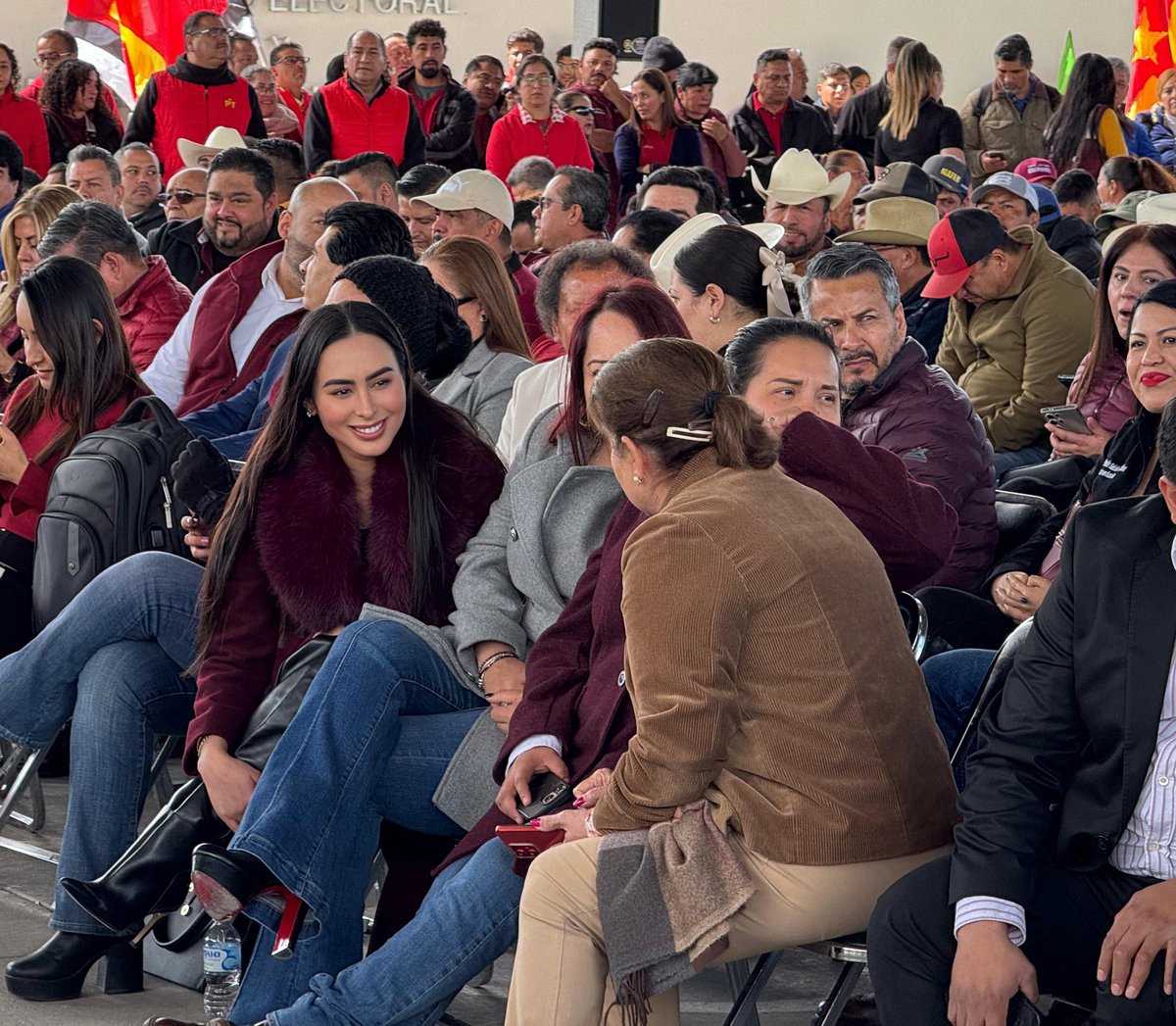 c_mont22's tweet photo. Con unidad y organización, en #Morena, #PVEM y #PT estamos listos para la elección local de este 2025.

¡Con la firma del convenio de coalición, la transformación de los 39 municipios de #Durango será una realidad! https://t.co/xYaxlxWVhU