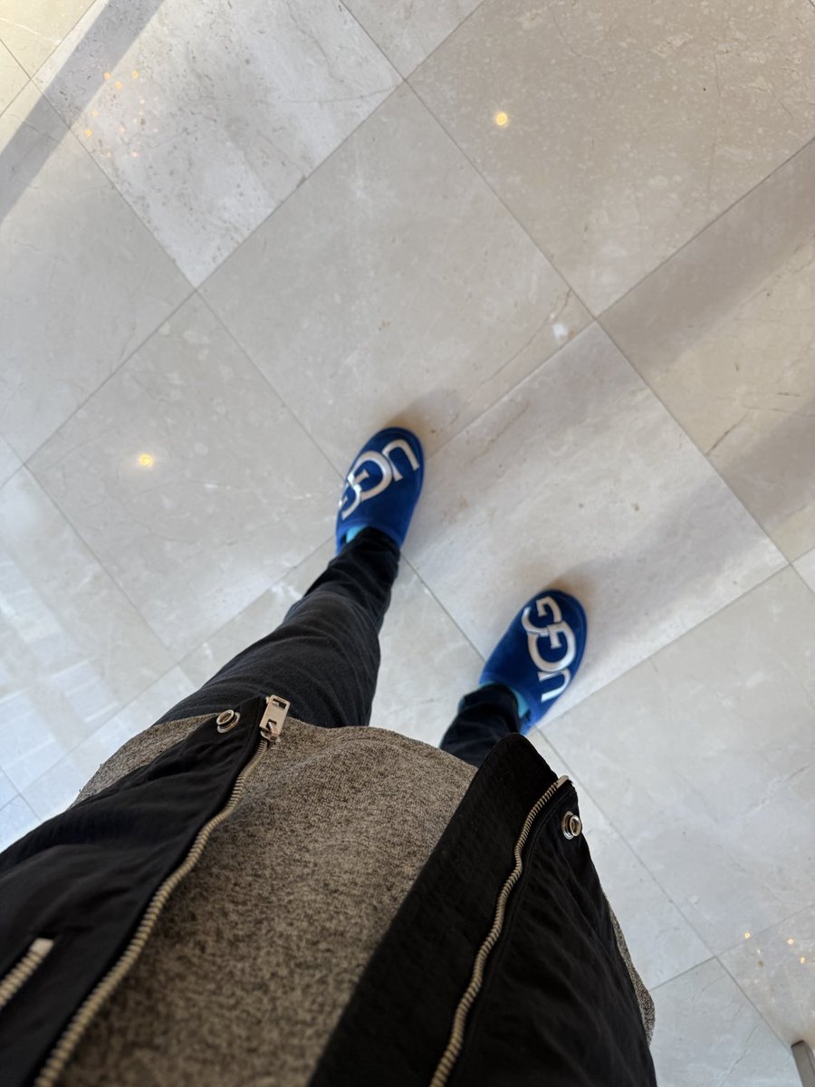 Showing penthouses… wearing slippers…

⁦<a href="/ShaneMcDevitt/">Shane McDevitt</a>⁩