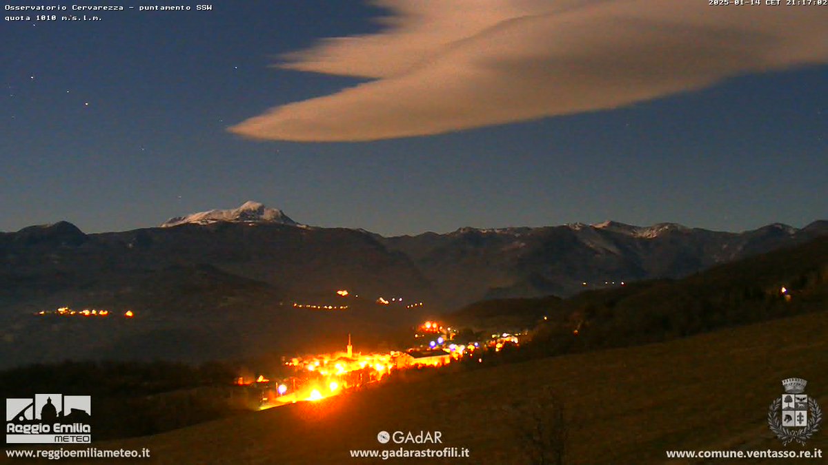remeteo's tweet photo. Nubi lenticolari, in una notte gelida, illuminata da una luna grande...
Video time-lapse dalla webcam di #Casina: https://t.co/RjG0HlSdI9
Per chi non ama stare fuori al freddo, solo su https://t.co/Vq8Fi14JpV 😉 #Appennino #ReggioEmilia #MonteCusna #Cervarezza https://t.co/iz0XoB9rnl