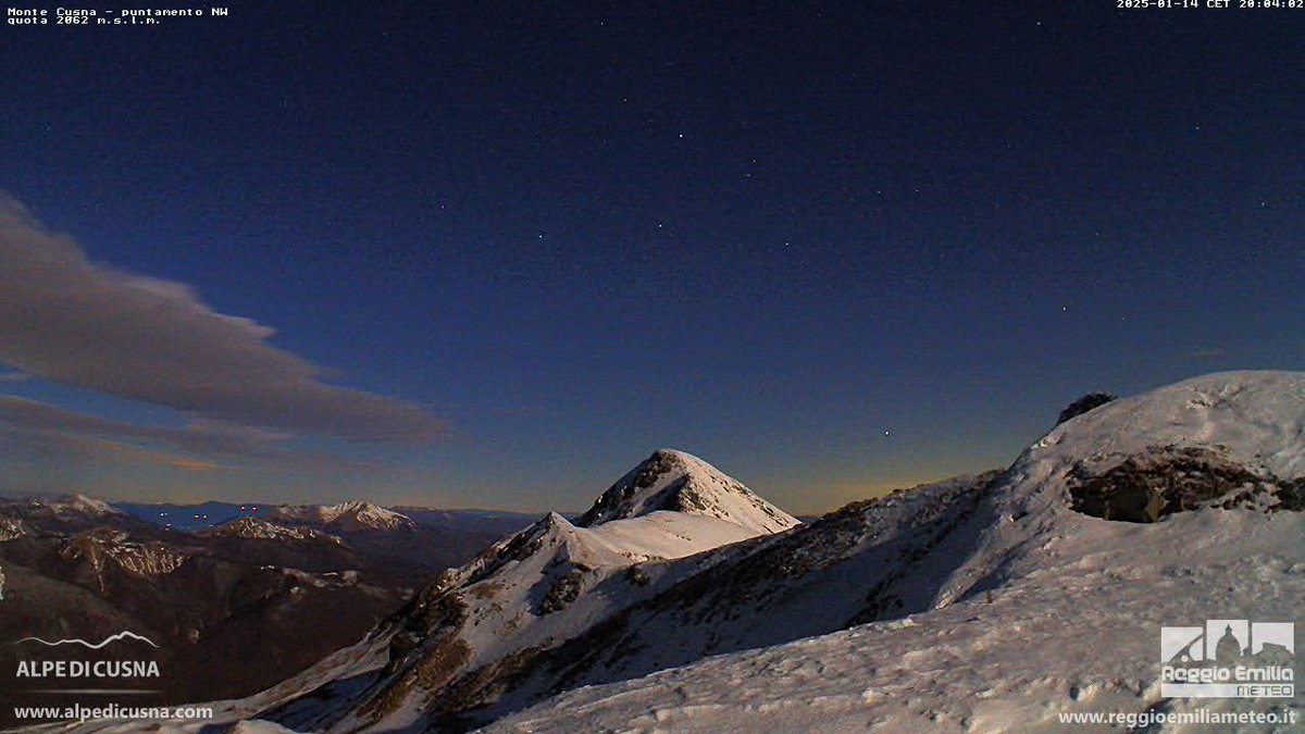 remeteo's tweet photo. Nubi lenticolari, in una notte gelida, illuminata da una luna grande...
Video time-lapse dalla webcam di #Casina: https://t.co/RjG0HlSdI9
Per chi non ama stare fuori al freddo, solo su https://t.co/Vq8Fi14JpV 😉 #Appennino #ReggioEmilia #MonteCusna #Cervarezza https://t.co/iz0XoB9rnl