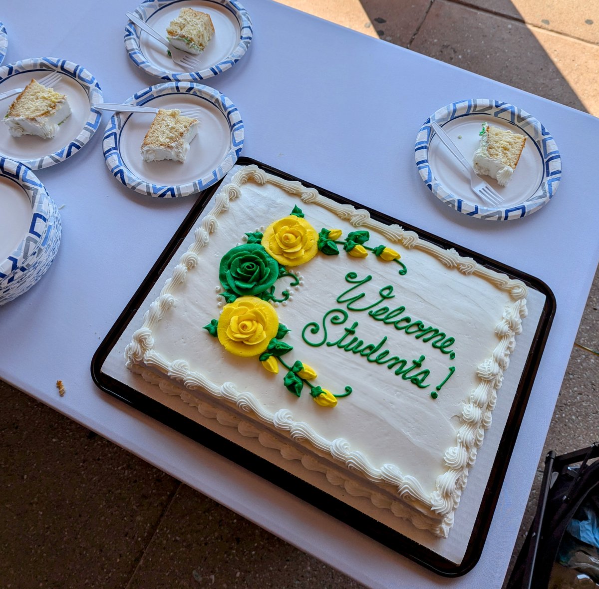 UVM_Libraries's tweet image. Join us this Friday (1/17) at 12:30 p.m. on the first floor of Howe Library to celebrate #WeekOfWelcome with cake. We can't wait to see you!

#UniversityOfVermont #UVMLibraries #UVMWOW