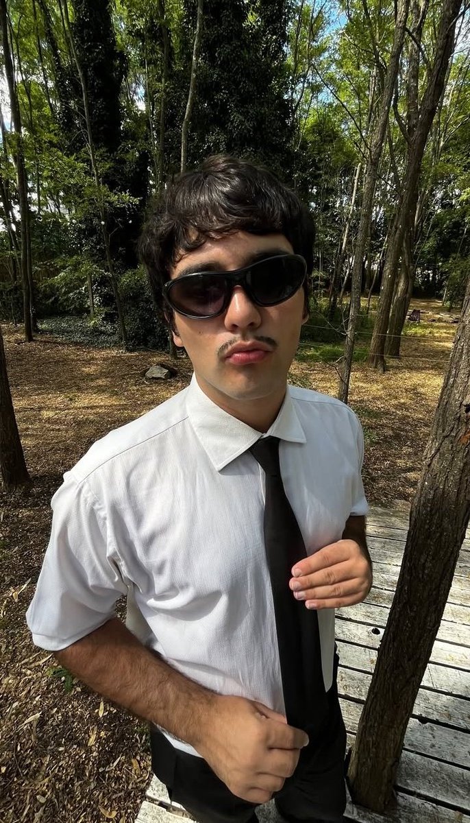👔