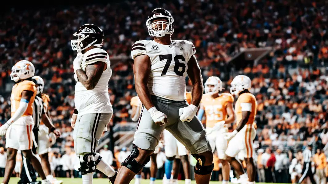 alexmmccomb's tweet photo. Canadian Mississippi State OL Albert Reese IV (@AlbertReese15) is versatile. 🍁

The Edmonton native is the only FBS OL w/ 700+ snaps who's taken 20+ snaps at 4 different OL positions this season.

🏈 RT: 630
🏈 RG: 115
🏈 LG: 38
🏈 LT: 21

📸 @HailStateFB https://t.co/4i818xAlqG