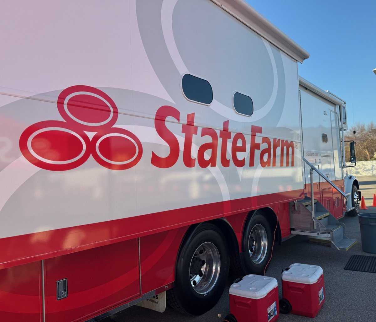 NelsonAgencyInc's tweet photo. My heart goes out to everyone affected by the fires. The State Farm Catastrophe Response Team has deployed to California and is ready to help customers start the recovery process. My team is available to help answer questions too. https://t.co/4fN90omKyd https://t.co/l1YzwQbR5Z