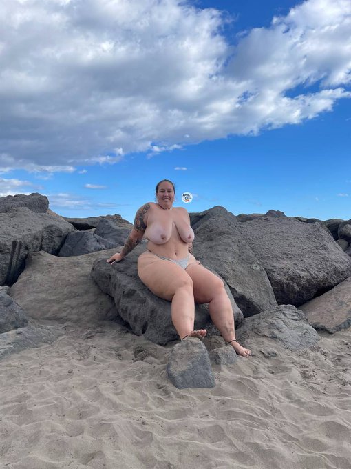 Sex on the beach? ☀️ https://t.co/SNK2gPtHvu
