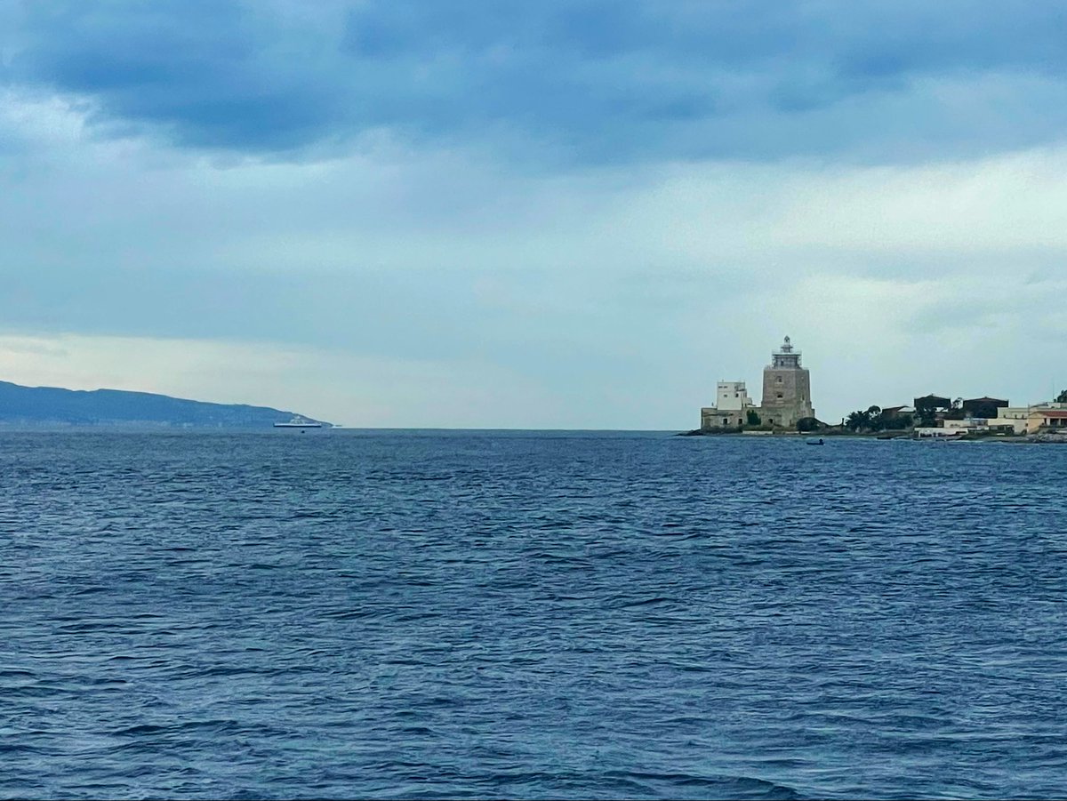 AndreasWiede's tweet photo. Crossing the Strait of Messina 🇮🇹, from #Calabria to #Sicily on a fast passenger craft. This takes 15 minutes and we pass the train ferry “Messina” as we leave Villa San Giovanni: this is a vessel usually  transporting the Rome to Sicily #InterCity and #InterCityNotte carriages. https://t.co/gJsHyFkdD1