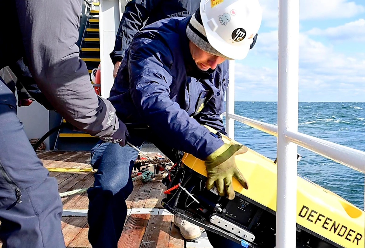 Unmanned Underwater Vehicle Operators Cross-train During AUKUS SSW Event Two

VideoRay: Underwater Robots #ROV #VideoRay #Defender #AUKUS US Navy Royal Navy Royal Australian Navy #training #unmannedsystems #AUV #UUV

oceanroboticsplanet.com/unmanned-under…