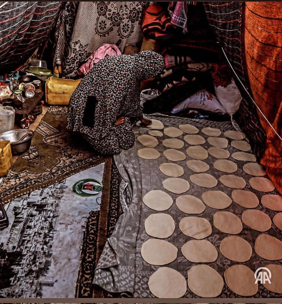 Peace be upon you, people. I need your help. It is very urgent to buy flour for my family. My family is dying of hunger. I need your help, even if it is a little, to buy flour. 😭gofundme.com/f/help-mazen-a…