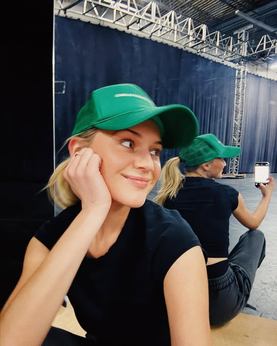 Kelsea Ballerini tweet media