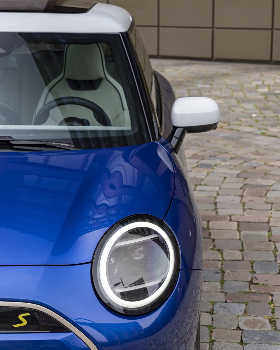 MINImexico's tweet photo. Con sus superficies limpias, líneas elegantes y proporciones equilibradas, el exterior del #MINICooper Eléctrico ⚡ ha sido diseñado con gran detalle.
🔗 Conócelo a detalle: https://t.co/6UfJpCnSLf
#MINIElectric #EV #MINIMexico https://t.co/J029bZWXqC
