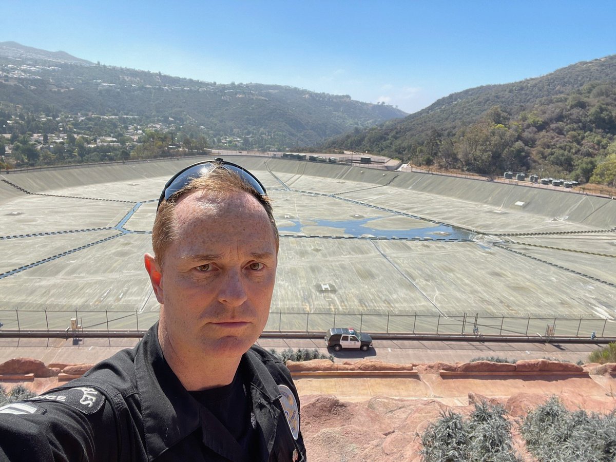 jenvanlaar's tweet image. 🚨 NEW photos from former LAPD West LA Division officer Rusty Redican taken on July 5, 2021 (yes, 3.5 years ago) at 9:15 AM show the Santa Ynez Reservoir. Redican and his partner were told that maintenance was being done at that time.

It looks the same as it did in Nov 2024,…