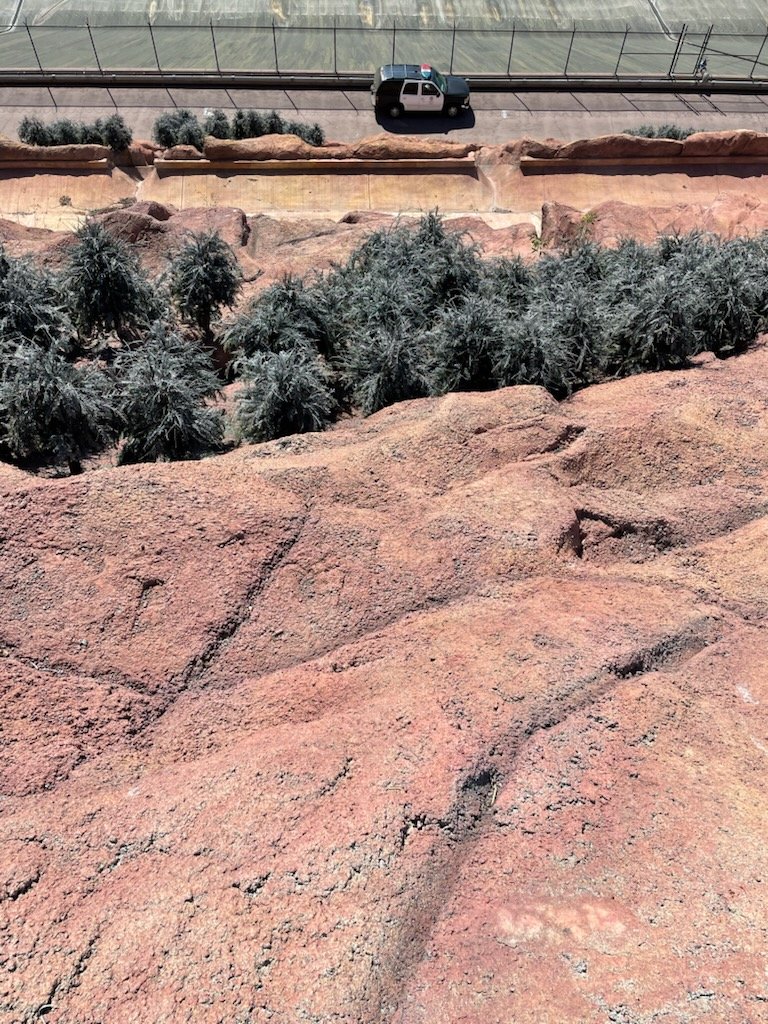 jenvanlaar's tweet image. 🚨 NEW photos from former LAPD West LA Division officer Rusty Redican taken on July 5, 2021 (yes, 3.5 years ago) at 9:15 AM show the Santa Ynez Reservoir. Redican and his partner were told that maintenance was being done at that time.

It looks the same as it did in Nov 2024,…