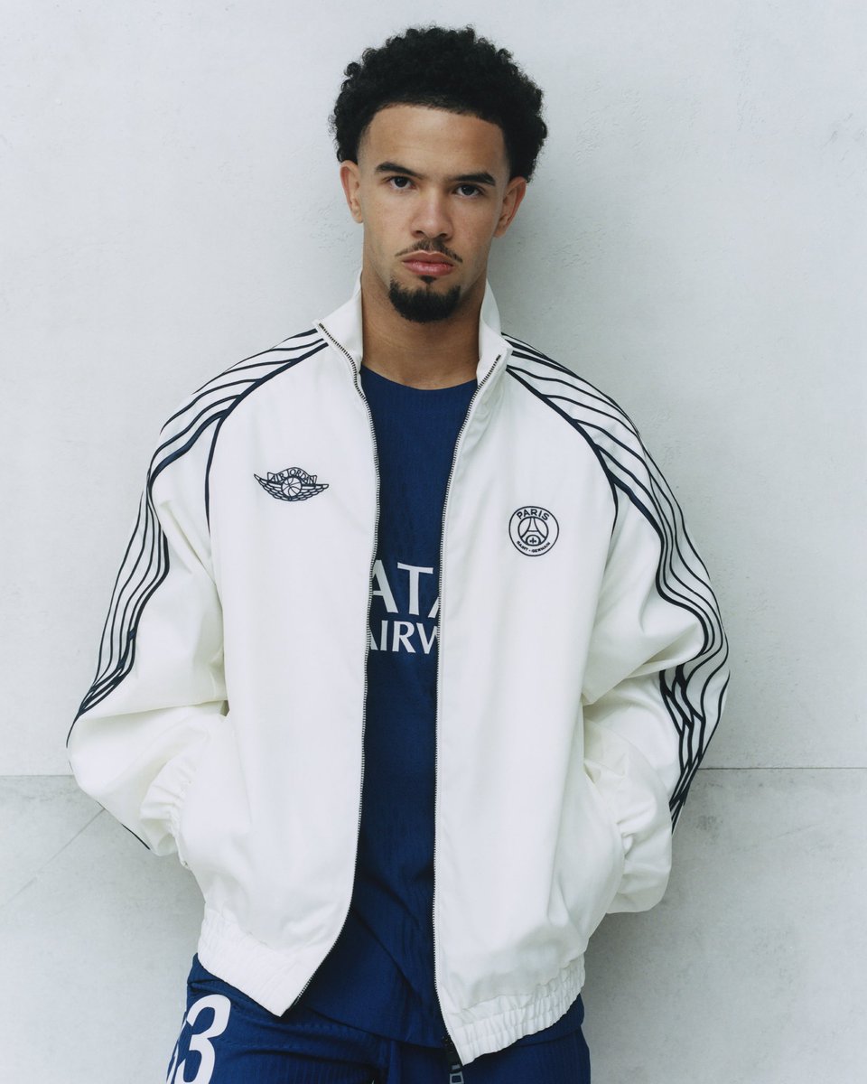 ActuFoot_'s tweet photo. Les nouvelles vestes sont très sympas. 

Vous aimez ? 🤔

📸 @PSG_inside https://t.co/n1SaBI1xDU