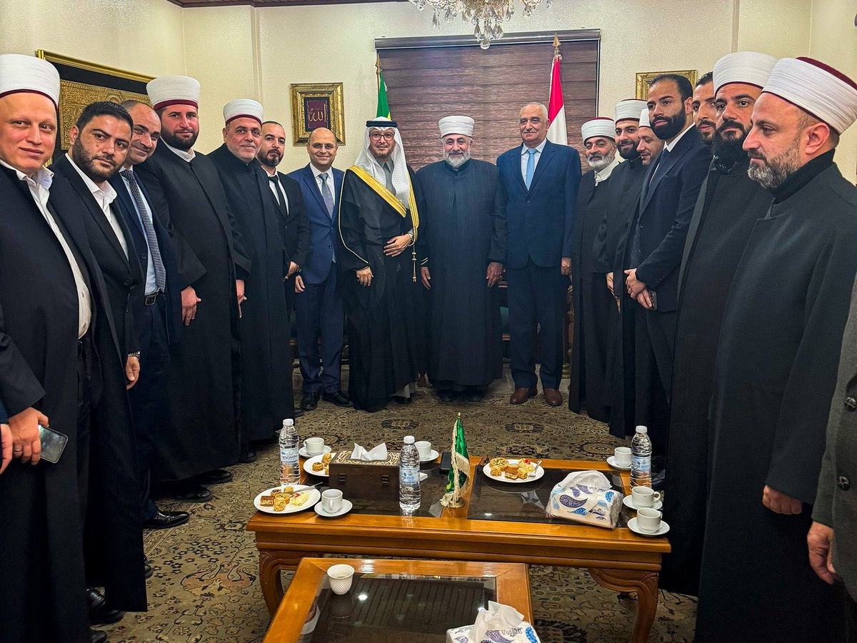 AhmadAhdab_'s tweet photo. تشرفت اليوم بصحبة أخي الحبيب الغالي سعادة السفير الدكتور وليد بخاري @bukhariwaleeed في جولة على رؤساء الطوائف في الشمال سماحة مفتي طرابلس والشمال الشيخ محمد إمام،سماحة رئيس المجلس الإسلامي العلوي في لبنان الشيخ علي قدور، رئيس أساقفة أبرشية طرابلس المارونية سيادة المطران يوسف سويف https://t.co/fwIdxIwGMN