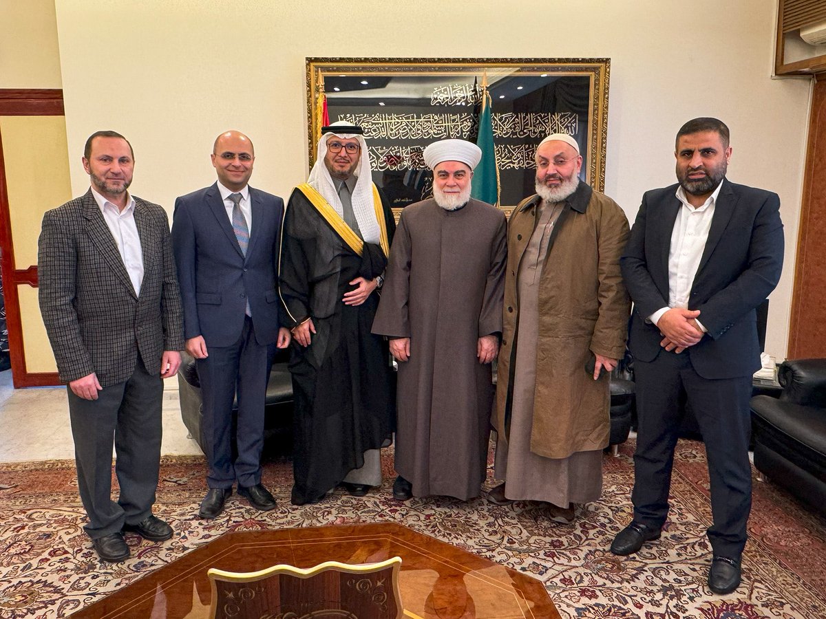 AhmadAhdab_'s tweet photo. تشرفت اليوم بصحبة أخي الحبيب الغالي سعادة السفير الدكتور وليد بخاري @bukhariwaleeed في جولة على رؤساء الطوائف في الشمال سماحة مفتي طرابلس والشمال الشيخ محمد إمام،سماحة رئيس المجلس الإسلامي العلوي في لبنان الشيخ علي قدور، رئيس أساقفة أبرشية طرابلس المارونية سيادة المطران يوسف سويف https://t.co/fwIdxIwGMN