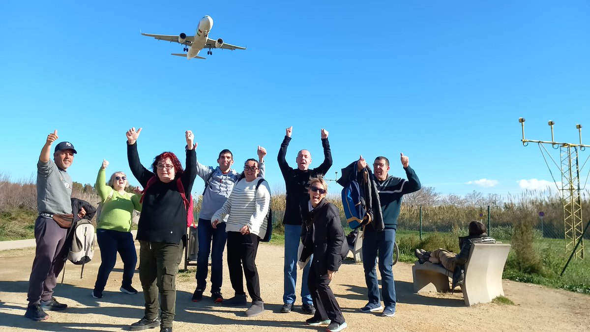 Osonament's tweet photo. 📷Bona tarda! Us deixem imatges de la primera sortida del #ProgramaRespir de 2025! Dissabte vam anar a visitar #CatalunyaenMiniatura i després vam dinar al mirador de Prat de Llobregat observant com aterraven els avions! 🛬Hem començat l'any amb moltes ganes de sortides! https://t.co/M3kVtZJy2r