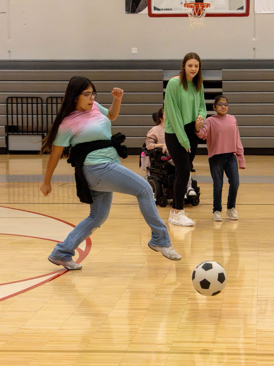 LakeBeltonHS's tweet photo. The ALT learning students were full of energy as they played soccer during their kicking unit! โฝ๏ธ They practiced and developed the essential skills needed to kick with power and precision. A great way to learn while having fun in the gym! ๐ #ALTlearning #lakebelton #LBHS https://t.co/OaxalCOurc