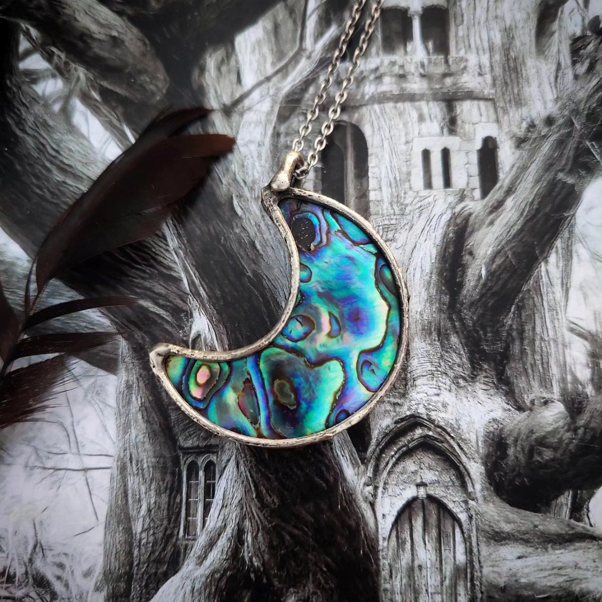 thewizard36's tweet photo. Abalone Shell Moon Talisman🌌🦄🪶🔮🪬🪀🧜‍♀️ This shell is a symbol of serenity and might, the healing and destructive power of the ocean synergetically working to heal and protect you. This energy takes you to higher states of consciousness by clearing and repairing your aura. https://t.co/Gtqzg1qECo