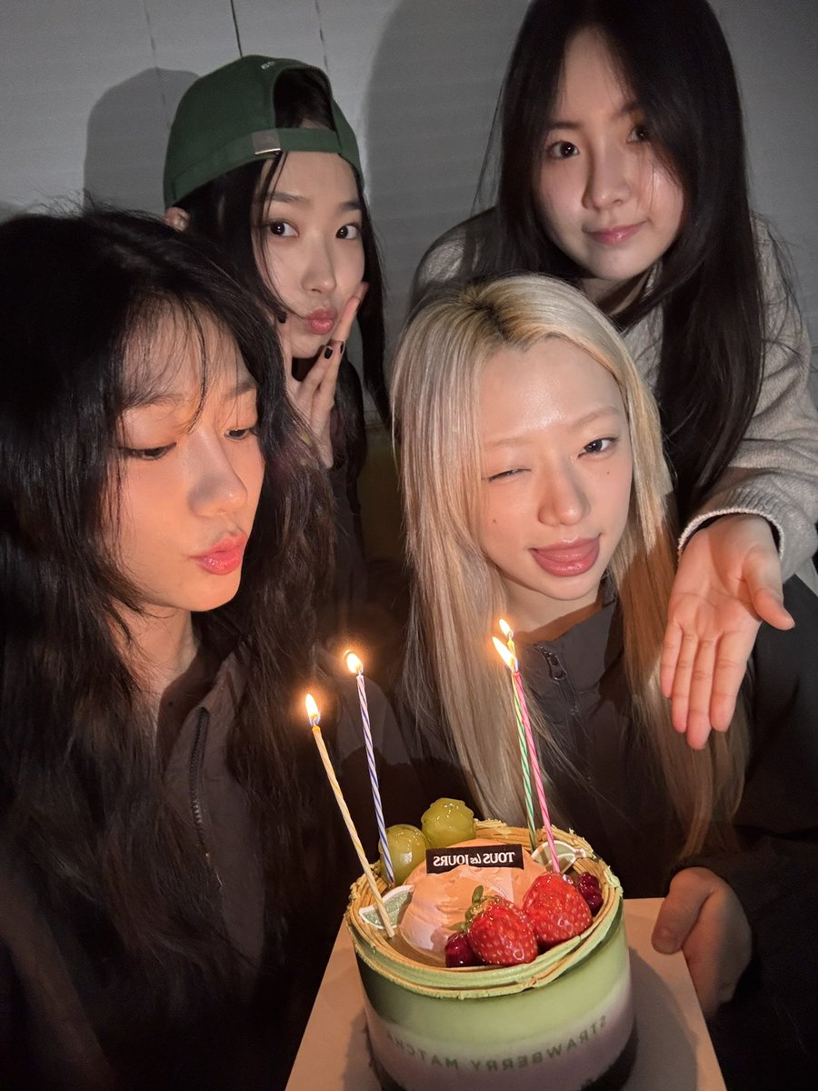 kandis_official's tweet photo. [#Kandis]

앨범 축하해 캔디스야 🍭💞 https://t.co/9aEYKsGG14