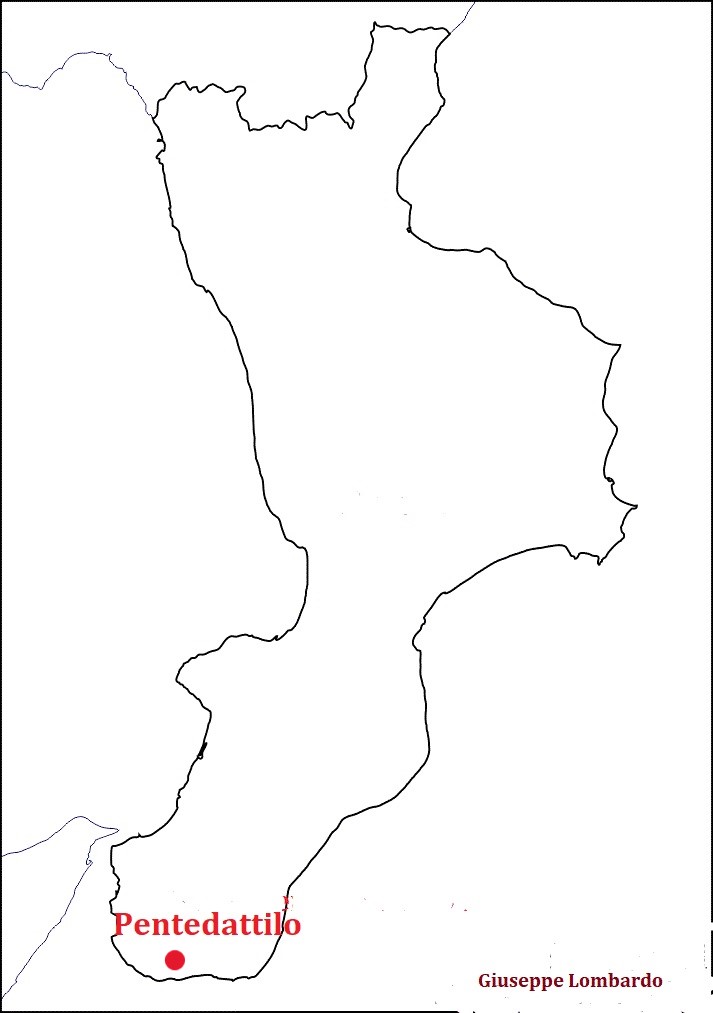 ArteCalabria's tweet photo. Due stupende prospettive di Pentidattilo (RC), affascinante borgo abbandonato ai piedi della grande rupe a forma di cinque dita (da cui prende il nome). Fondato nell'ultima fase bizantina IX sec. d.C., ma origini VII sec. a.C.
#Calabria #landscapes #Aspromonte #traveling #love https://t.co/SggjMcNhm8
