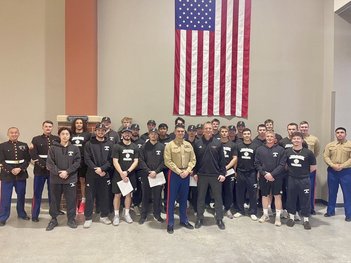JimmieBaseball_'s tweet photo. It was a special day on campus with the US Marine Corps! Thank you for your service and teaching us about leadership. Greatest team in the world! #Jimmiepride #HonJims @USMC https://t.co/XwcSJgKYJ4