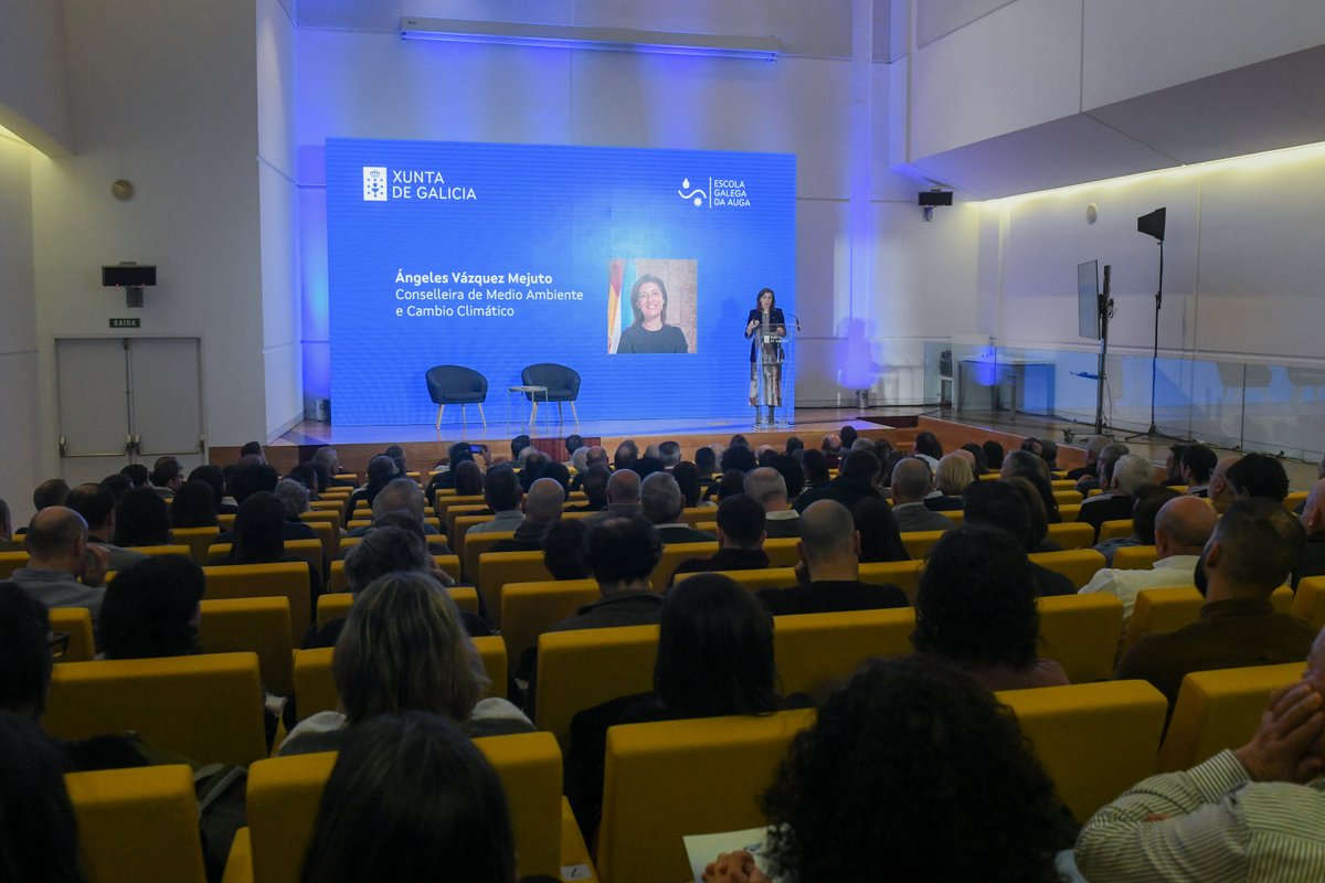 MAmbienteXunta's tweet image. 💧 Poñemos en marcha a Escola Galega da Auga, que nace co obxectivo de formar aos profesionais do sector e mellorar a xestión dos recursos hídricos locais

🗣️ @anxeles_vazquez clausurou a xornada de presentación desta iniciativa pioneira en Galicia

🔗 xunta.gal/notas-de-prens…