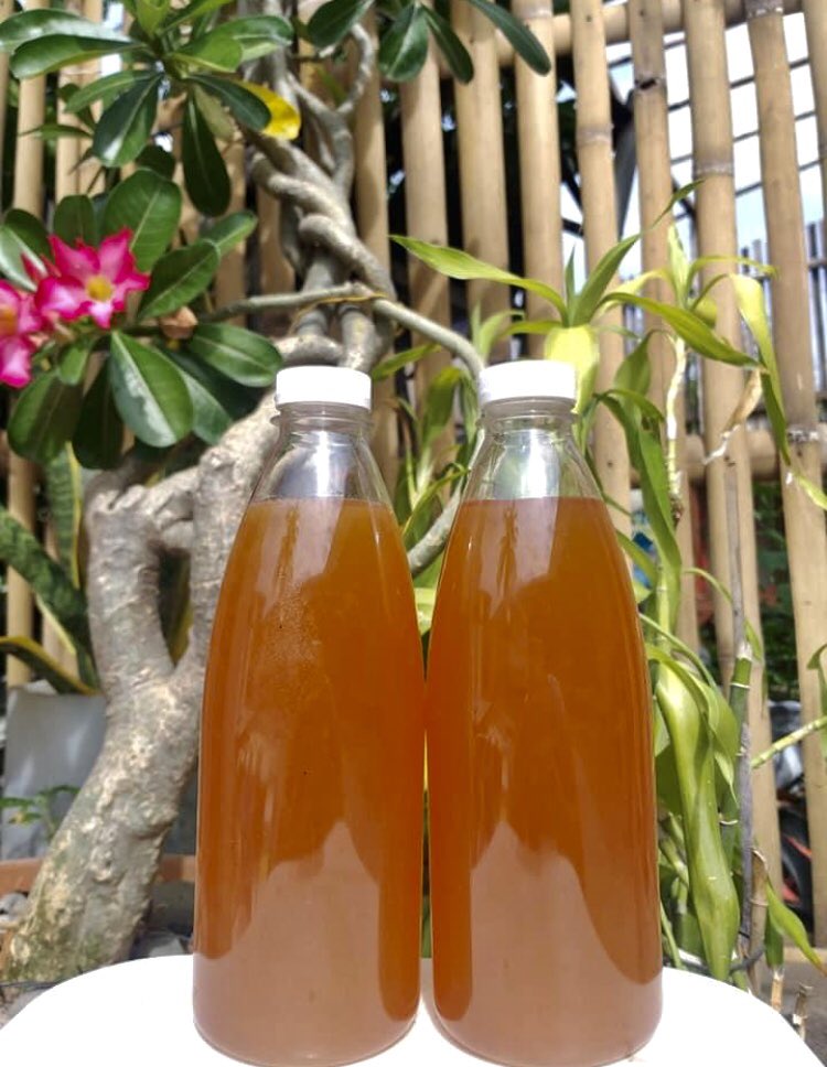 seseppp4's tweet photo. @FOODFESS2 Ni ori 100%, madu hutan pulau moyo. 
Hasil dari lebah liar bukan ternakan, hutannya jg posisinya di pulau yg kepisah dari kota. Kualitas terjaminnn. Enak bgt dan anget dibadannya berasa bgt.

Ukuran 500ml : 148k
250 ml: 75k

Gass gessss ayo di belii jualan mamakuu😭🫶🏻🫶🏻🫶🏻 https://t.co/4Lohdx0pss