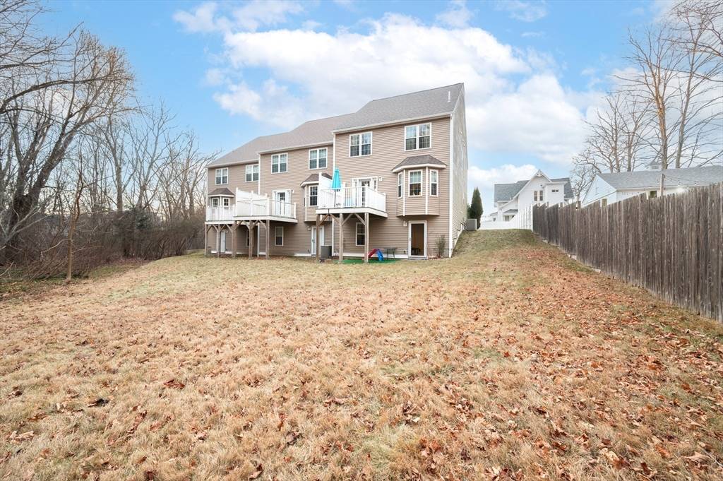 DuckworthHomes's tweet photo. 260 S Main St. #1, Attleboro, MA 02703 just hit the market!

https://t.co/2flWwRbGnv https://t.co/xtGwaUtA2T