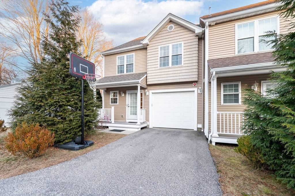 DuckworthHomes's tweet photo. 260 S Main St. #1, Attleboro, MA 02703 just hit the market!

https://t.co/2flWwRbGnv https://t.co/xtGwaUtA2T