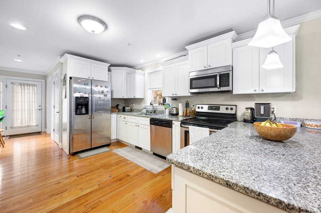 DuckworthHomes's tweet photo. 260 S Main St. #1, Attleboro, MA 02703 just hit the market!

https://t.co/2flWwRbGnv https://t.co/xtGwaUtA2T