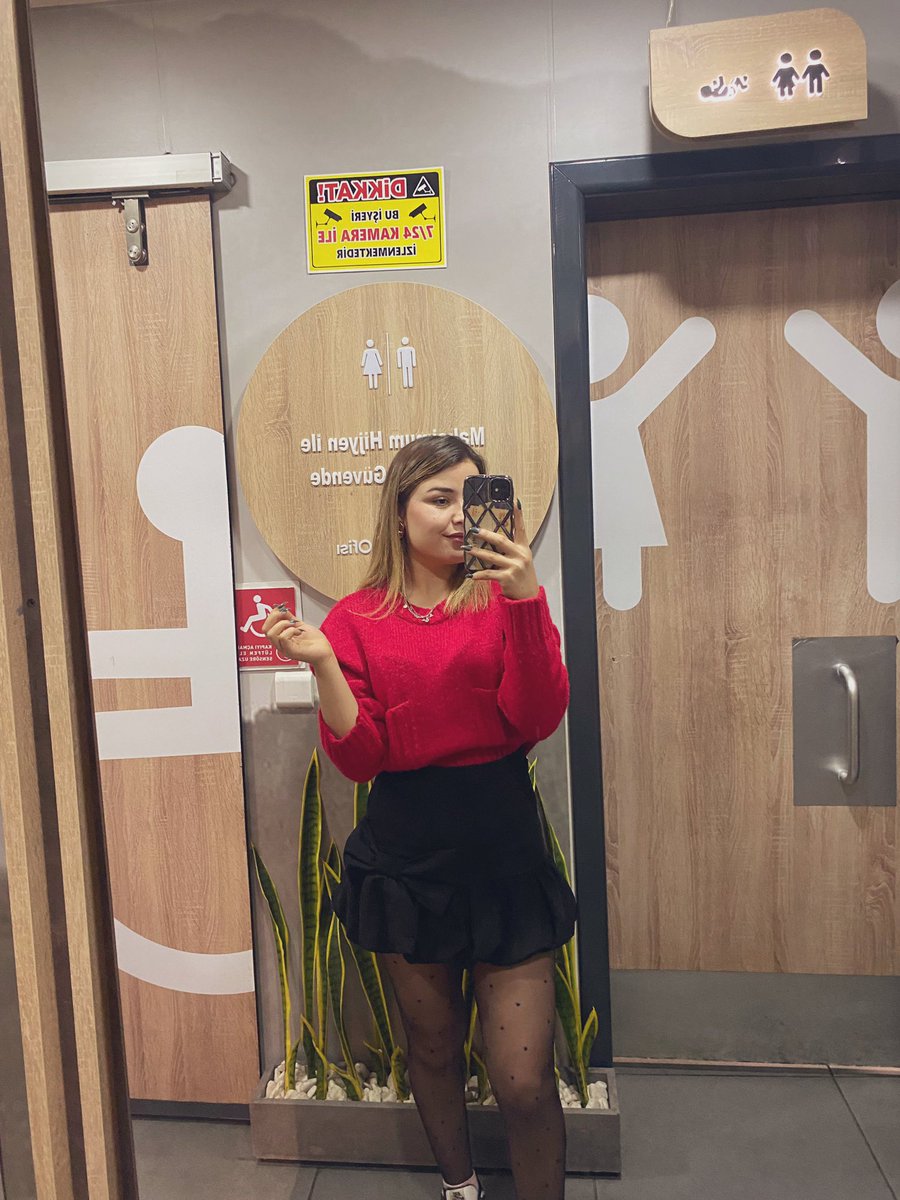 Tesadüfen tanışacaksın tüm geleceğin o olucak🌙