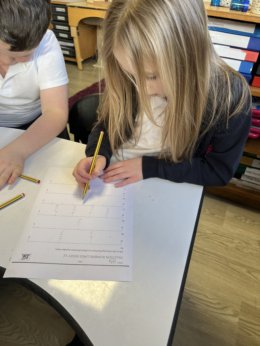 missrob01's tweet photo. We continued our learning on fractions today by looking at fractions on a number line 🧮😊 https://t.co/rsakRp32N3