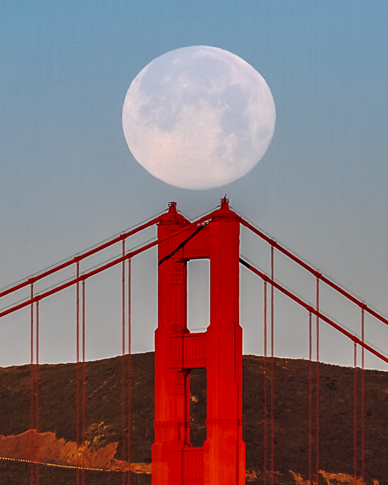 StuInSF's tweet image. Full moon setting behind the Golden Gate Bridge this morning. Another beautiful sight.

@SFGate @abc7newsbayarea @nbcbayarea @KTVU @GMA #CAWx #FullMoon