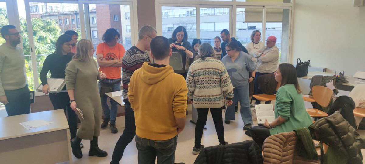 cesirecat's tweet image. Sessió dels tallers “Avui va de màquines” al @cesirecat amb els equips motors dels centres del #ProgramaFaig del territori. Seguim compartint temes de funcionament i manteniment de les màquines del FAIGlab i resolent reptes que impliquen la comunitat maker. #XarxaFaig