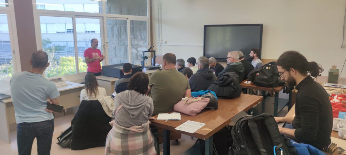 cesirecat's tweet image. Sessió dels tallers “Avui va de màquines” al @cesirecat amb els equips motors dels centres del #ProgramaFaig del territori. Seguim compartint temes de funcionament i manteniment de les màquines del FAIGlab i resolent reptes que impliquen la comunitat maker. #XarxaFaig