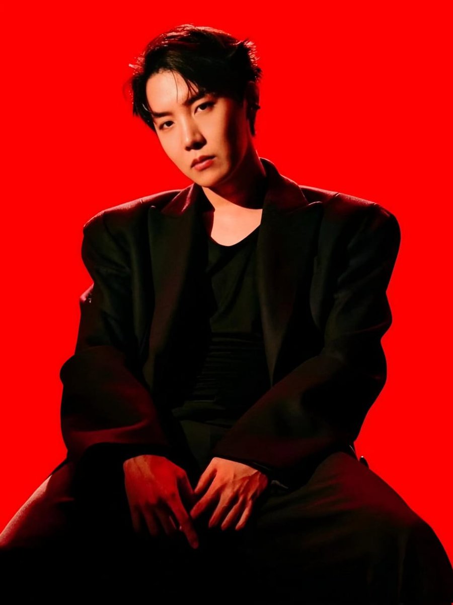 ArmyArreguin's tweet photo. Very unprofessional of you @VogueFrance @imsailorlolita You make an article about the gala &amp; don't mention the most acclaimed artist! J-hope why u excluded him? FIX your article now! And apologize‼️

VOGUE FRANCE APOLOGIZE TO J-HOPE
VOGUE FRANCE APOLOGIZE TO J-HOPE 
@VogueFrance https://t.co/02jUwoCfP5