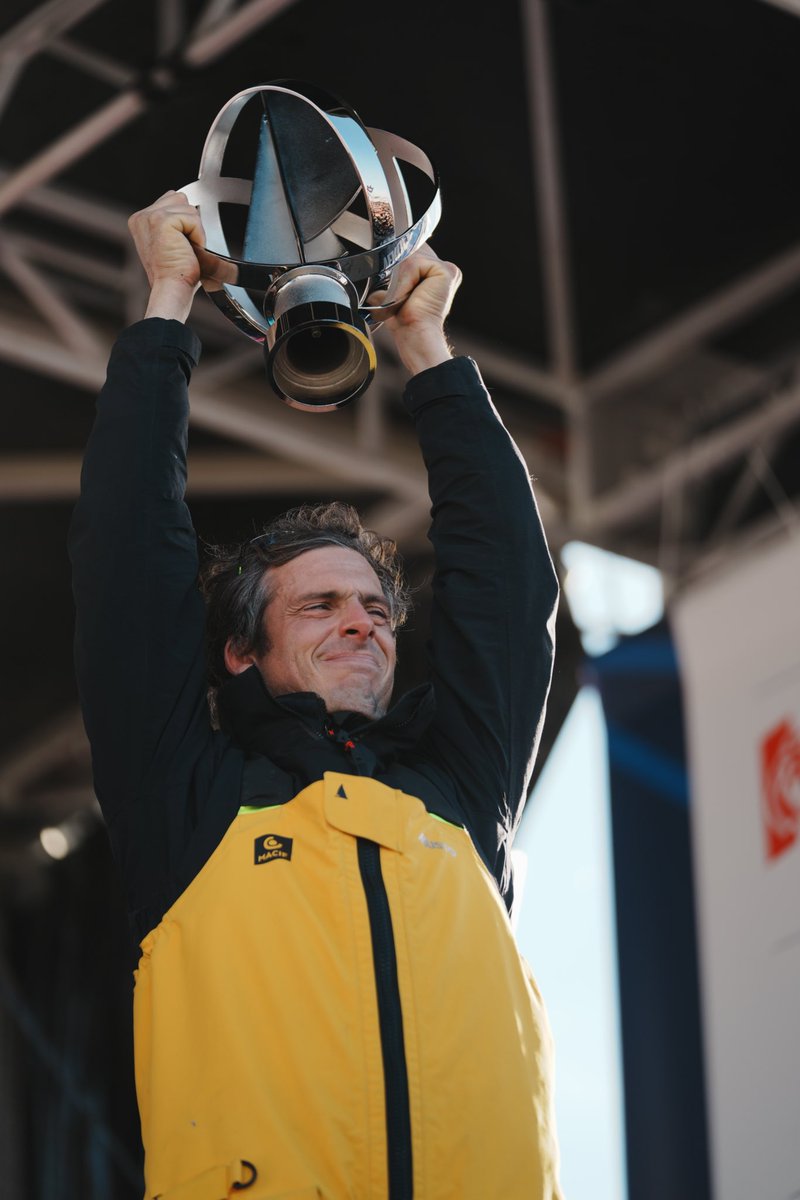 💬 « Je n’ai jamais connu des émotions pareilles » - <a href="/CharlieDalin/">Charlie Dalin</a> 
et à en voir cette photo, nous non plus ! 🥹