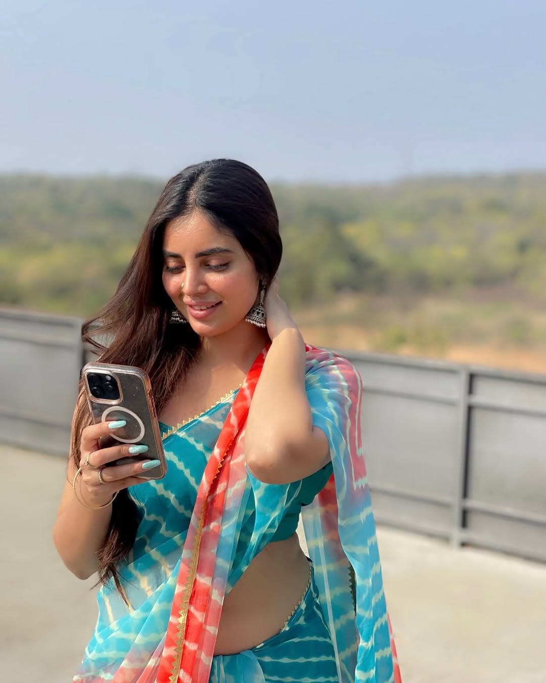 GhRJzaVXoAAO1vq?format=jpg&name=large