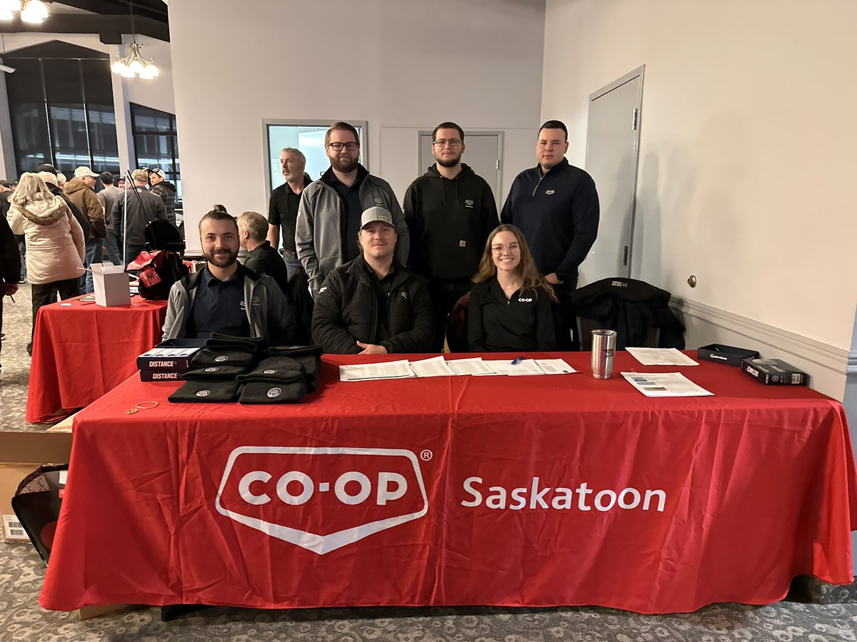 agrocoop_yxe's tweet photo. Special thanks to our guest speaker, Leigh Anderson, senior economist from @FCCagriculture for the insightful presentation and sharing current market reports. Kudos to our Agro team as well for organizing a great breakfast event to kick off the Crop Production show!

#CoopAgro #Saskatoon #CropProductionShow @coopagro_crs