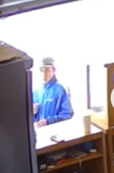 monirafe's tweet photo. Me robaron el celular dentro de mi negocio! En el Pueblo de Jurica…
Por favor ayúdenme a encontrarlo y a castigar al ladrón 

@gobqro @fiscaliaqro @MpioQroSegob @SSPCMexico @makugo https://t.co/x2hqMAX6om