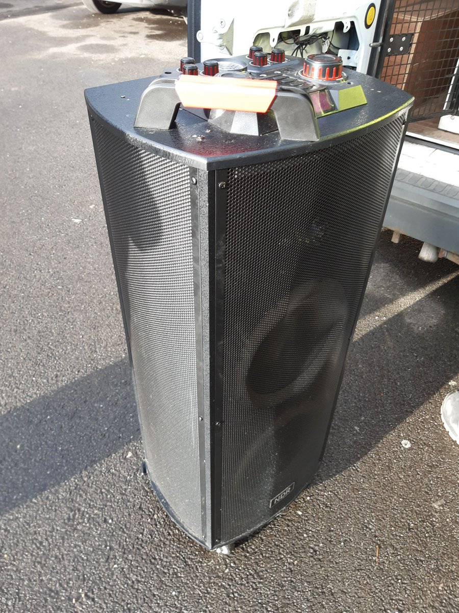 Humberbeat_NL's tweet photo. #BRUMBY
NPT officers assisted Noise Enforcement Officers from North Lincolnshire Council with a warrant to remove sound equipment, which has been causing distress to local residents. 
#Partnershipworking #TacklingASB #Inyourcommunity https://t.co/mM8rXhBEPY