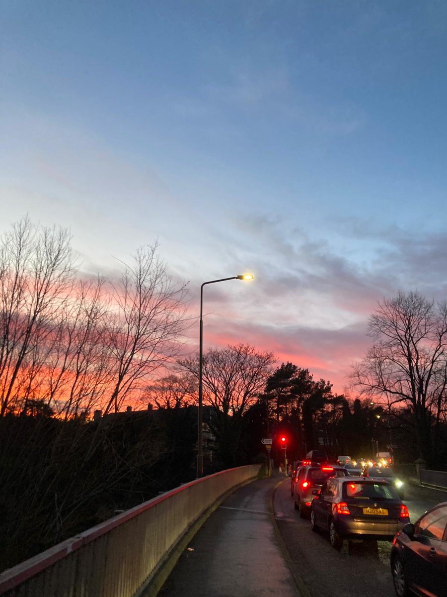 Such a pretty sunset this evening. 🌅 #Musselburgh #EastLothian #RiverEsk 

(📷: B Walsh, mobile snaps.)
