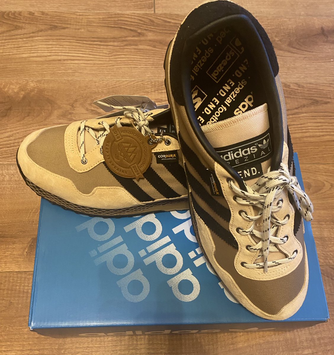 Glenntravel's tweet photo. Thanks in no small part to @fennerstweets I’ve finally got my hands on the only new pair of Adidas trainers that I actually wanted but missed out on last year, the @adidasoriginals and @endclothing collaboration on these is superb #adidasspzl #endclothing #adidasxendbythesea https://t.co/4QRnrsmYNJ